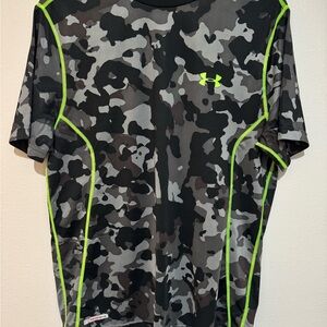 Under Armour‎ Men’s Large Quake Camo HeatGear Fitted Shirt Black Neon Green